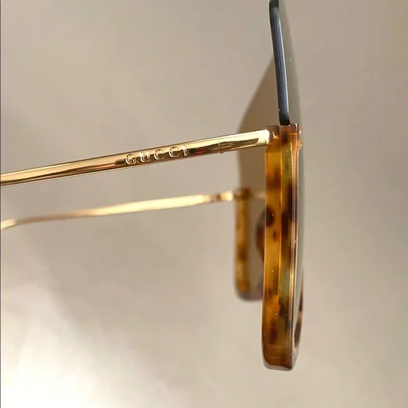 Gucci Oversize mask sunglasses